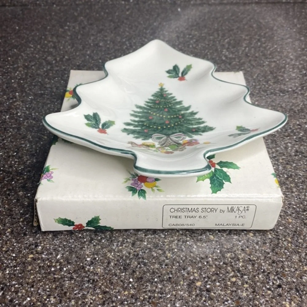 NWT Mikasa Heritage Christmas Story 6.5” Christmas Tree Tray Dish w/ Box